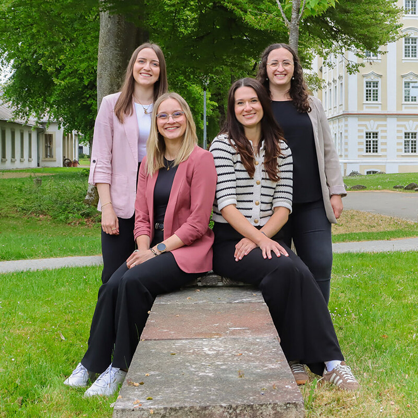 Das Recruiting-Team des ZfP Südwürttemberg steht Ihnen bei organisatorischen Fragen zur Verfügung. Das Recruiting-Team besteht aus vier Frauen.